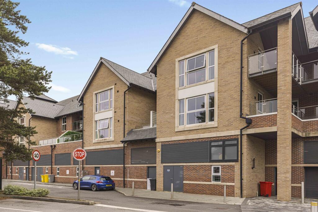 2 bedroom apartment for sale in Hale Road, Hale Barns, Altrincham, WA15